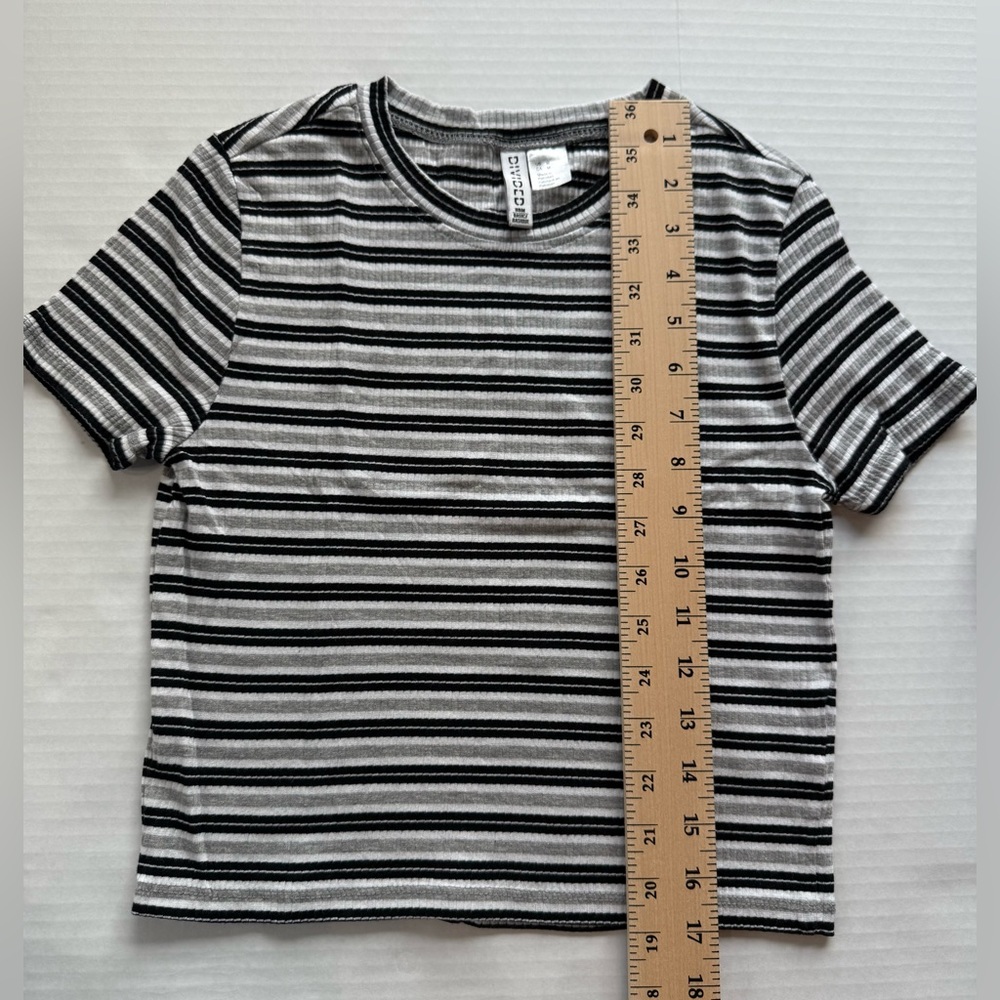 H&M Divided Black Gray & White Striped Ribbed Crop Top Size M - Picture 4 of 12